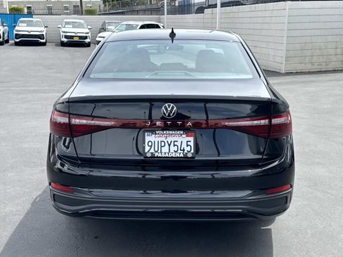 Certified 2025 Volkswagen Jetta Sport FWD image 4