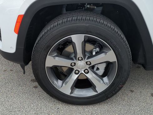 New 2025 Jeep Grand Cherokee Limited w/ Luxury Tech Group II image 11