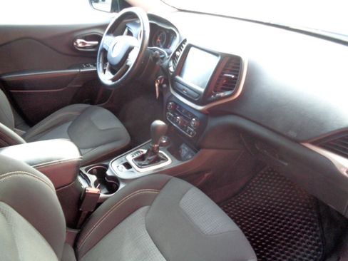 Used 2015 Jeep Cherokee Latitude w/ Cold Weather Group AWD/4WD image 12