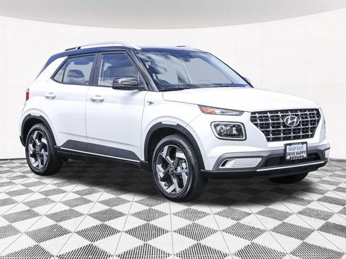 Certified 2025 Hyundai Venue Limited FWD image 10