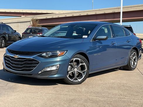 Used 2024 Chevrolet Malibu LT image 2