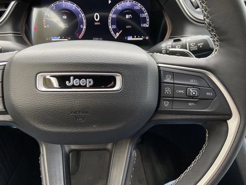 Used 2023 Jeep Grand Cherokee L Laredo AWD/4WD image 17