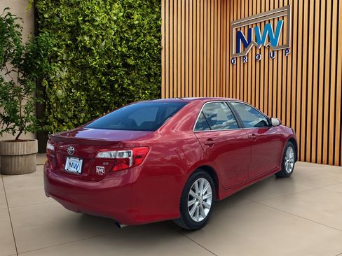 Used 2014 Toyota Camry SE FWD image 29