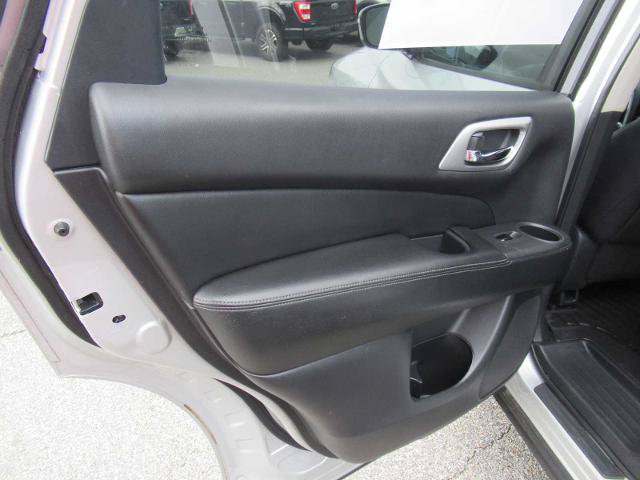 Used 2018 Nissan Pathfinder SV w/ SV Tech Package AWD/4WD image 16