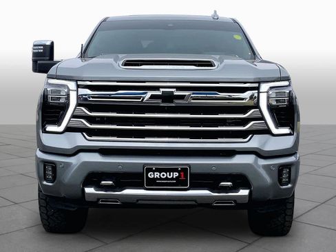 Used 2024 Chevrolet Silverado 3500 High Country w/ High Country Premium Package AWD/4WD image 4