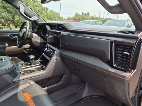 Used 2022 GMC Sierra 1500 AT4 w/ AT4 Preferred Package AWD/4WD image 40