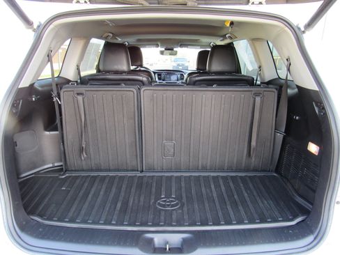 Used 2017 Toyota Highlander XLE w/ Carpet Mat Package AWD/4WD image 42