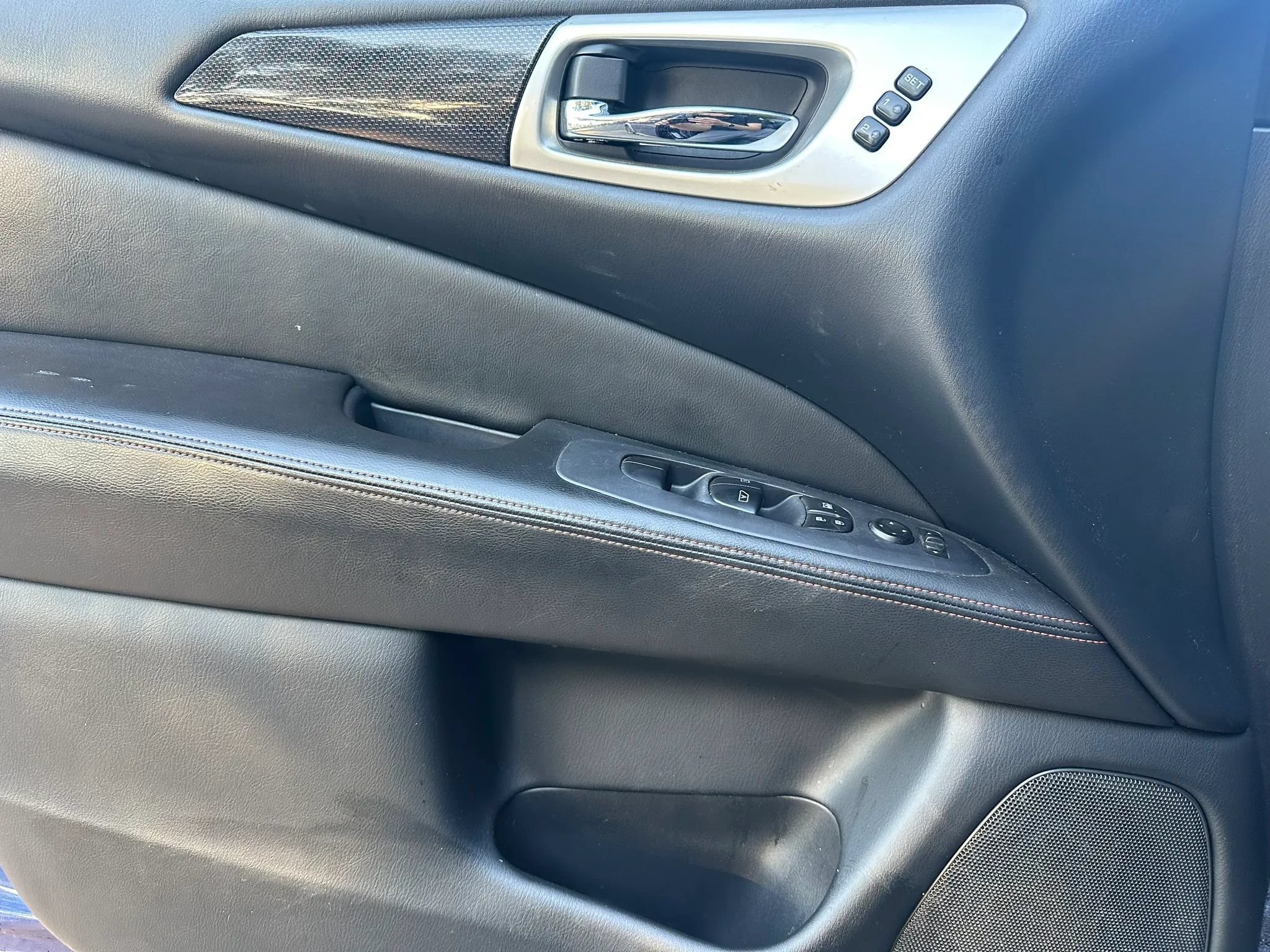 Used 2019 Nissan Pathfinder SL FWD image 4