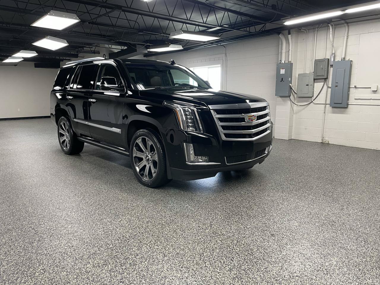 Used 2019 Cadillac Escalade Premium Luxury AWD/4WD image 4