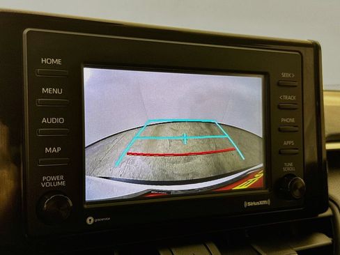 Certified 2021 Toyota RAV4 LE AWD/4WD image 18