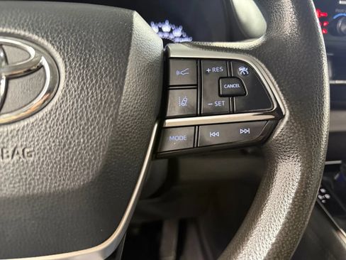 Used 2021 Toyota Sienna LE FWD image 22