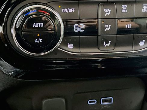 Used 2025 Chevrolet Trax ACTIV FWD image 19