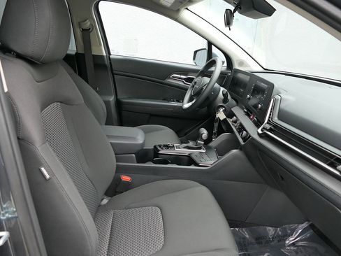 Used 2025 Kia Sportage LX FWD image 32
