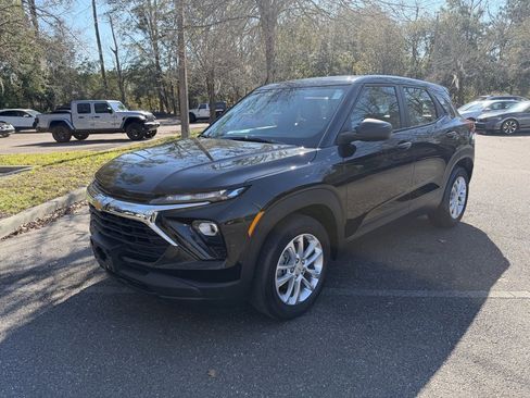 Used 2024 Chevrolet TrailBlazer LS image 3
