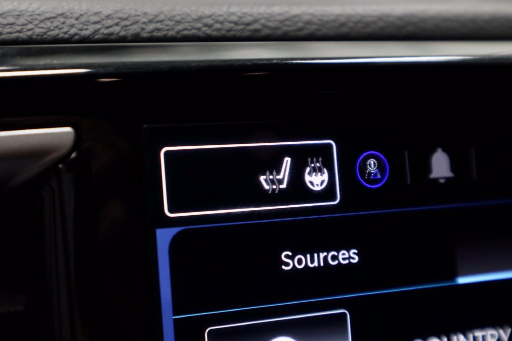 Used 2026 Chrysler Pacifica Select FWD image 4