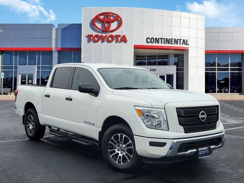Used 2023 Nissan Titan SV w/ Accessory Utility Package image 2