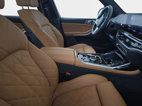 Used 2025 BMW X7 xDrive40i w/ M Sport Package image 10