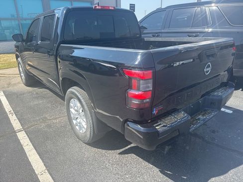 Used 2022 Nissan Frontier SV image 3