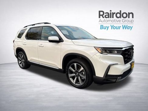 Used 2025 Honda Pilot Elite image 1