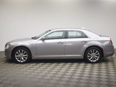 Used 2018 Chrysler 300 Limited AWD/4WD image 8