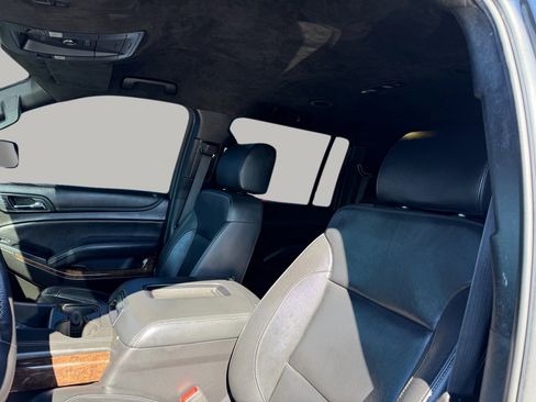 Used 2020 Chevrolet Suburban LT image 18