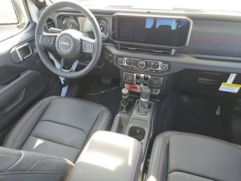 Used 2025 Jeep Gladiator Rubicon AWD/4WD image 34