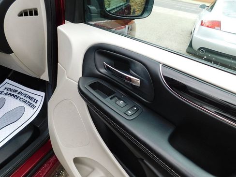 Used 2018 Dodge Grand Caravan SXT FWD image 26