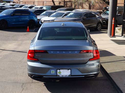 Used 2018 Volvo S90 T8 Momentum w/ Convenience Package image 10