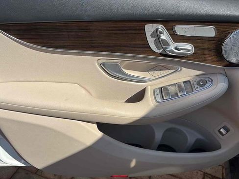 Used 2020 Mercedes-Benz GLC 300 4MATIC image 15