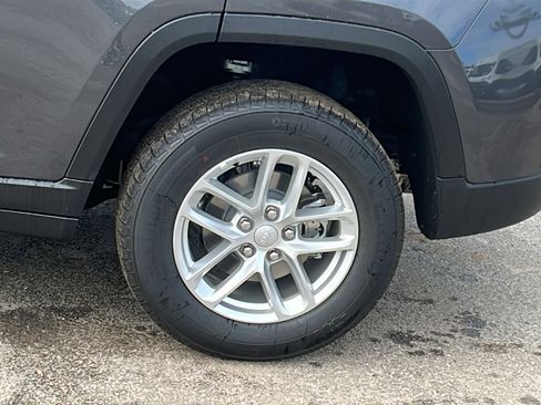 New 2025 Jeep Grand Cherokee 4WD image 12