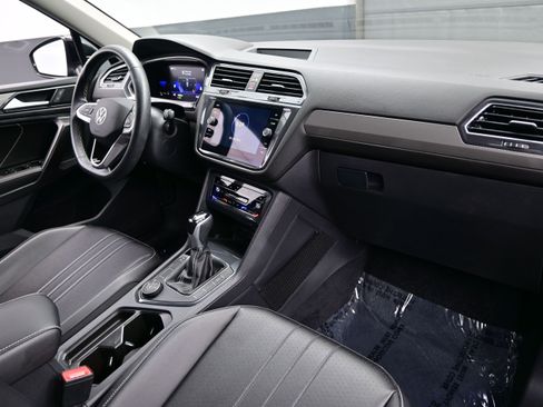 Used 2022 Volkswagen Tiguan SE AWD/4WD image 15