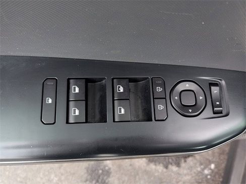 Used 2025 Kia K4 LXS image 14