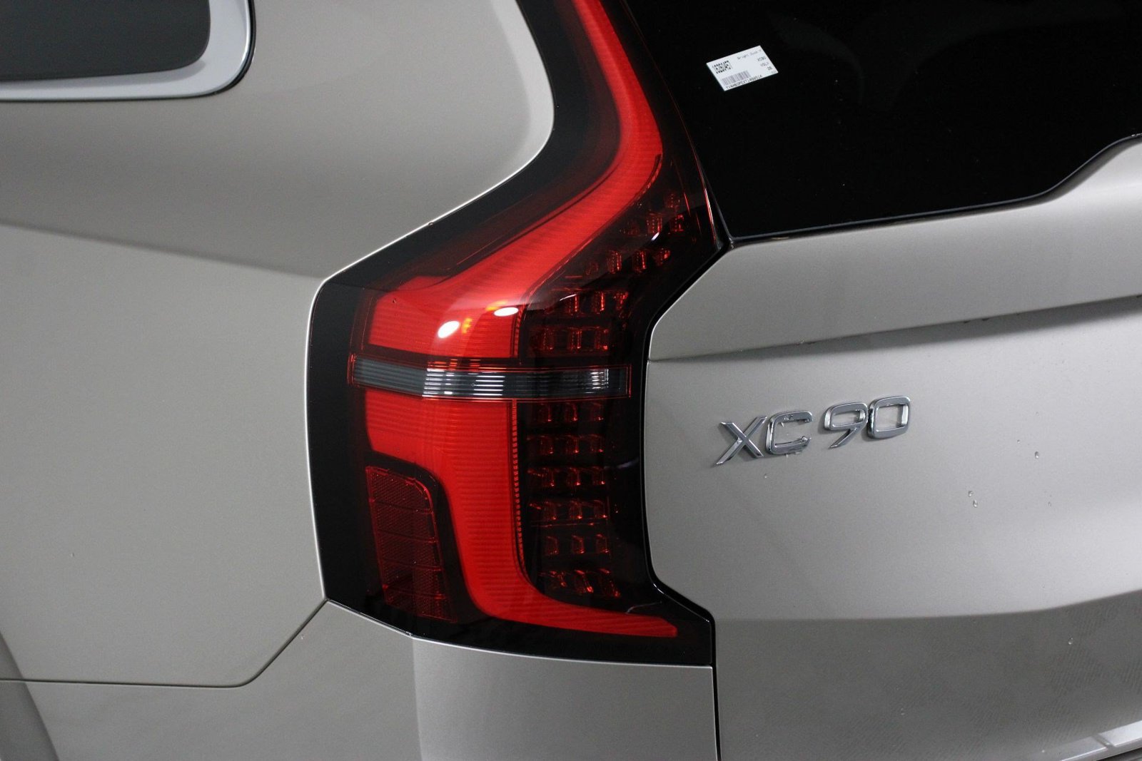 New 2026 Volvo XC90 T8 Plus w/ Protection Package Premier AWD/4WD image 15