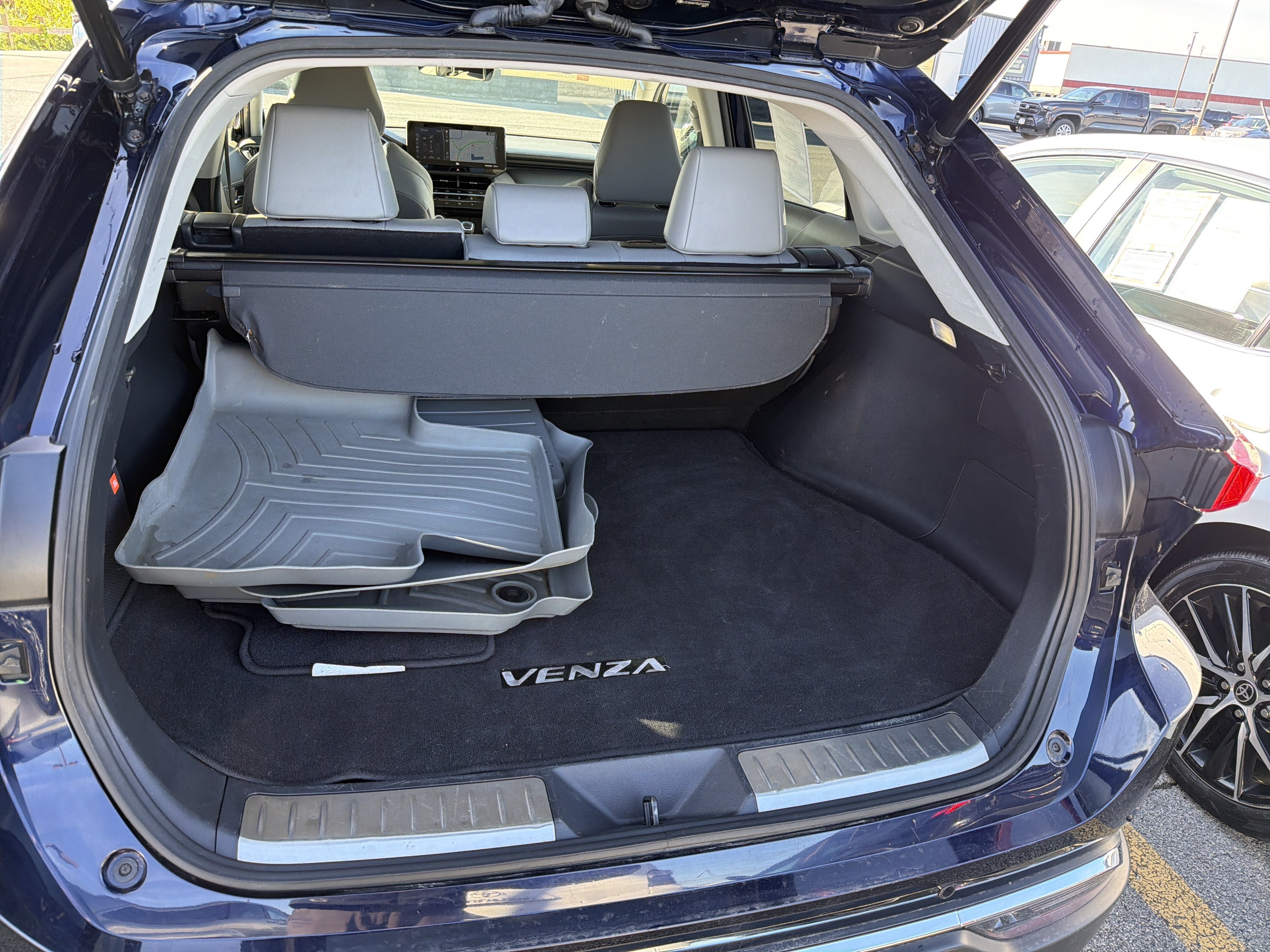 Certified 2021 Toyota Venza XLE w/ Softex Package AWD/4WD image 27