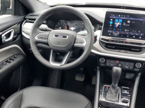 Used 2025 Jeep Compass Limited AWD/4WD image 13