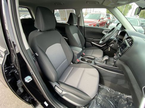 Used 2025 Kia Soul LX w/ LX Technology Package image 35