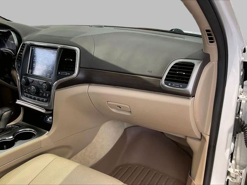 Used 2018 Jeep Grand Cherokee Overland AWD/4WD image 19