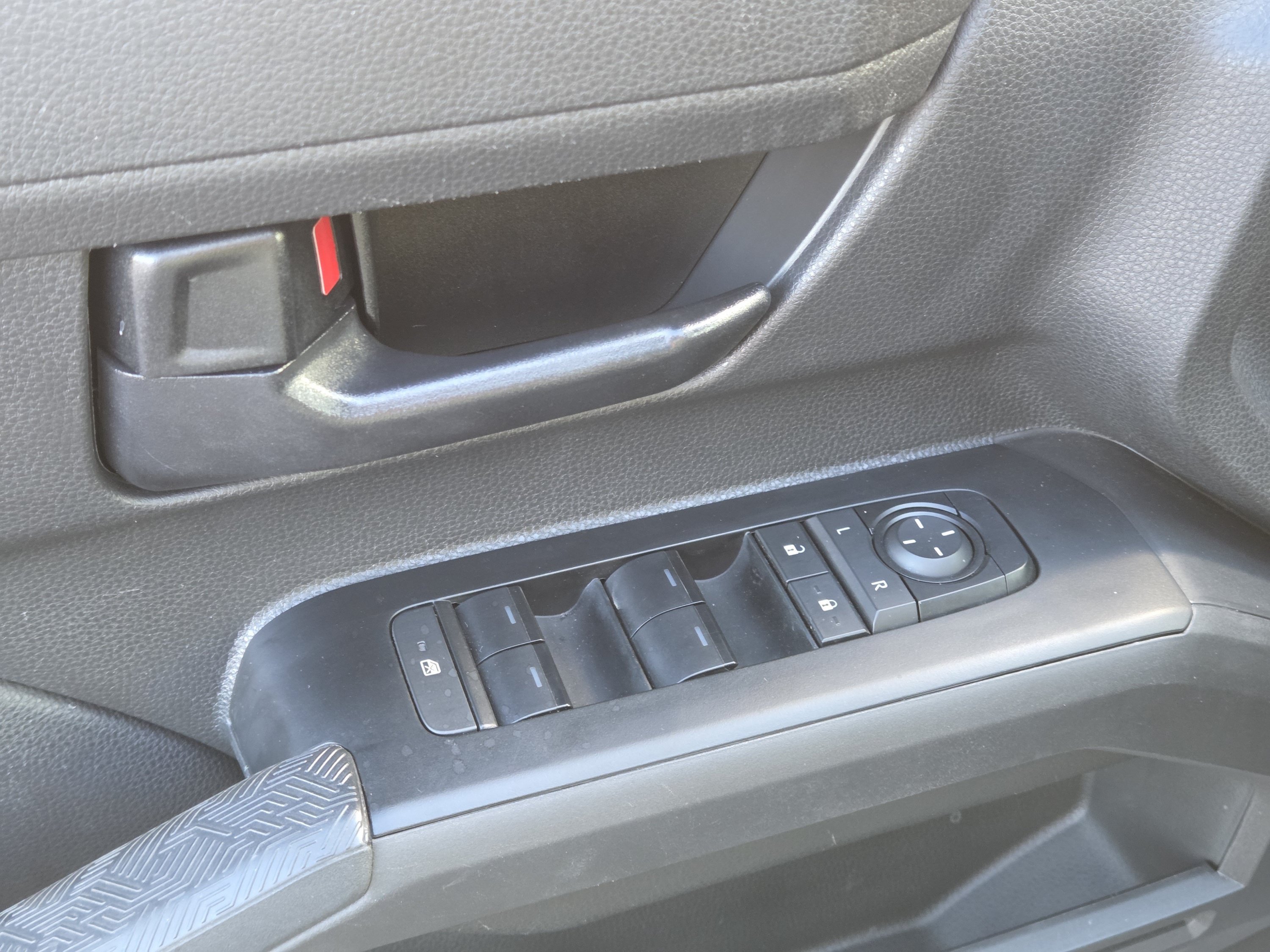 Used 2025 Toyota Tacoma SR5 AWD/4WD image 30