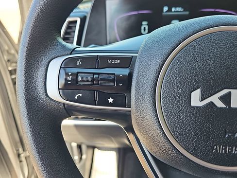 Used 2025 Kia Sportage LX image 16