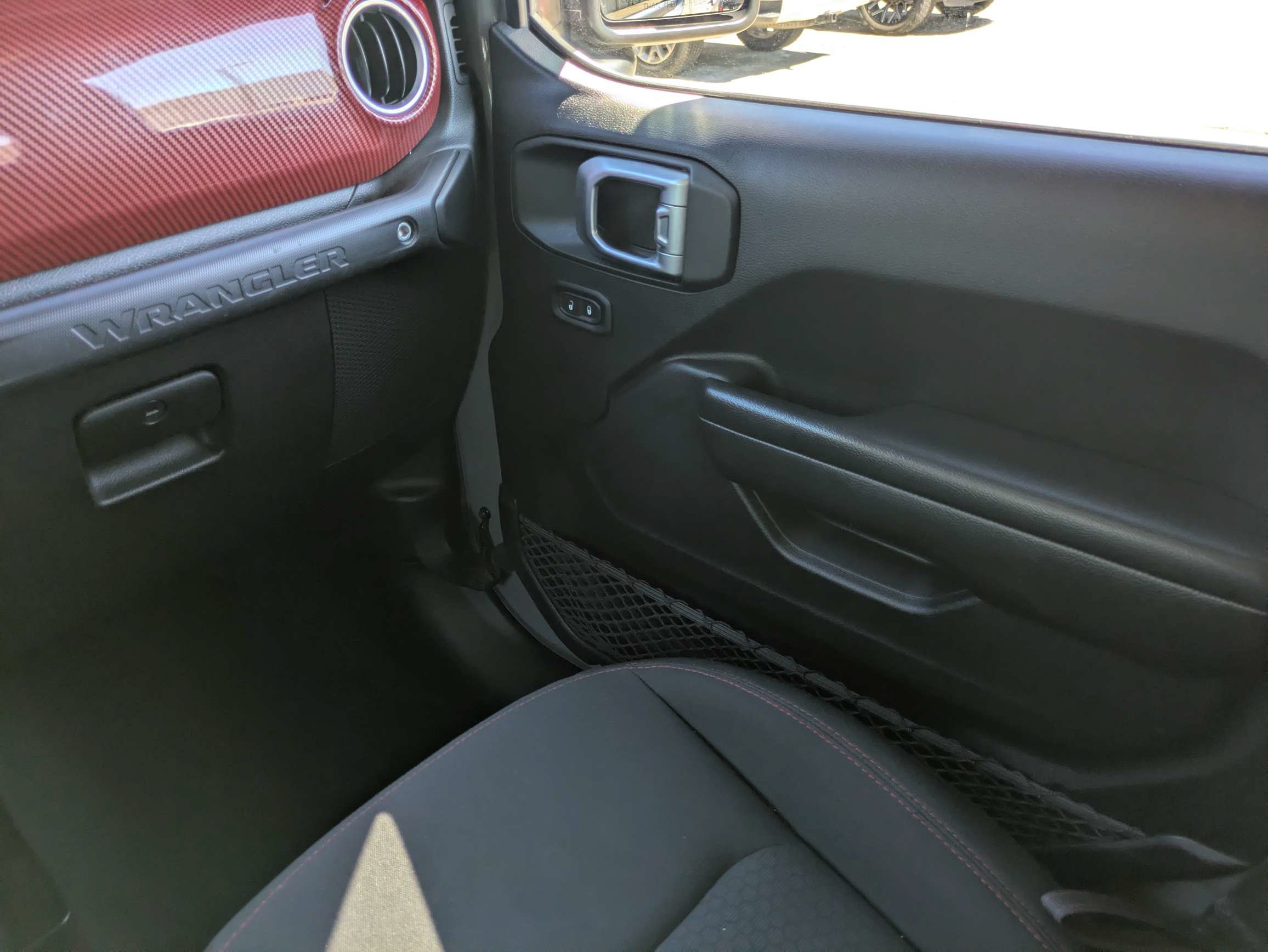 Used 2018 Jeep Wrangler Unlimited Rubicon AWD/4WD image 11