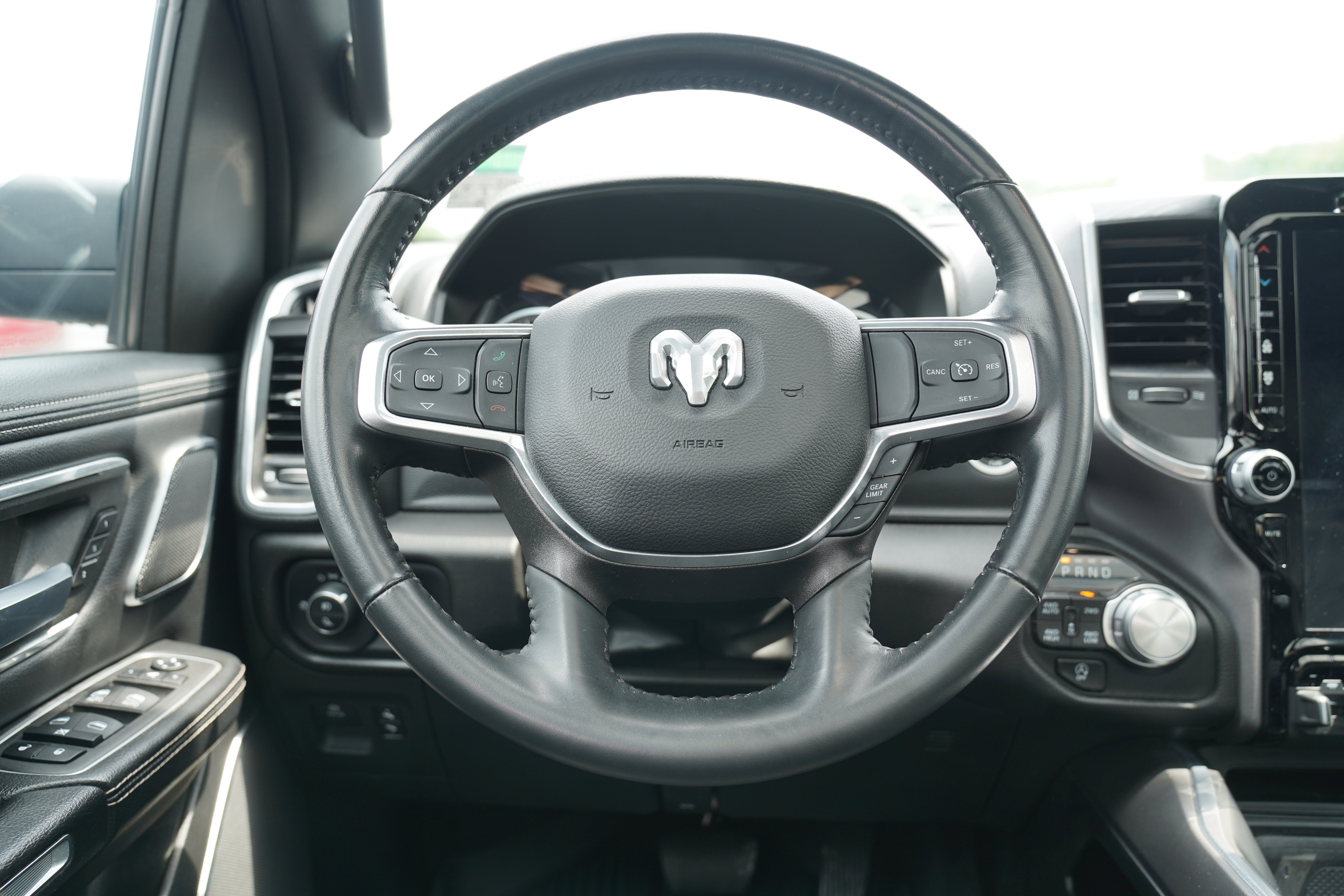Used 2023 RAM 1500 Laramie AWD/4WD image 18