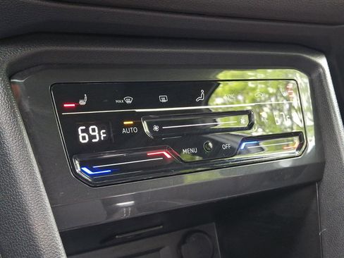 Certified 2024 Volkswagen Tiguan SE R-Line AWD/4WD image 17