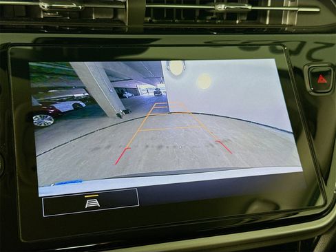 Used 2022 Chevrolet Bolt EUV LT w/ Convenience Package image 13