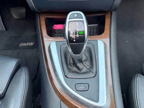 Used 2011 BMW 135i Convertible image 25