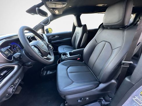 New 2026 Chrysler Pacifica Select image 19