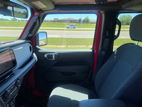 Certified 2025 Jeep Wrangler Sahara image 23