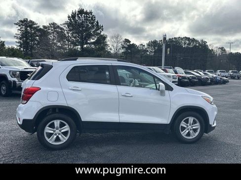 Used 2017 Chevrolet Trax LT w/ LT Convenience Package image 8