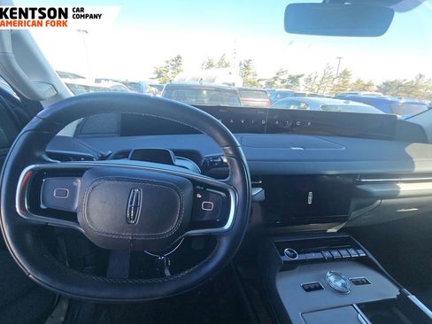 Used 2025 Lincoln Navigator Reserve image 7