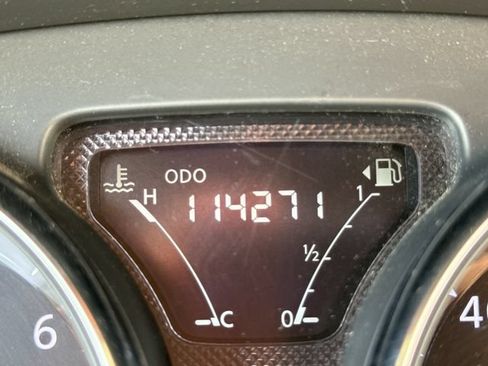 Used 2015 Nissan Versa SV FWD image 27