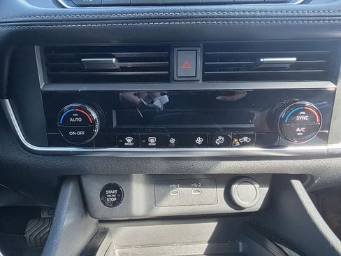 Used 2024 Nissan Rogue SV image 21